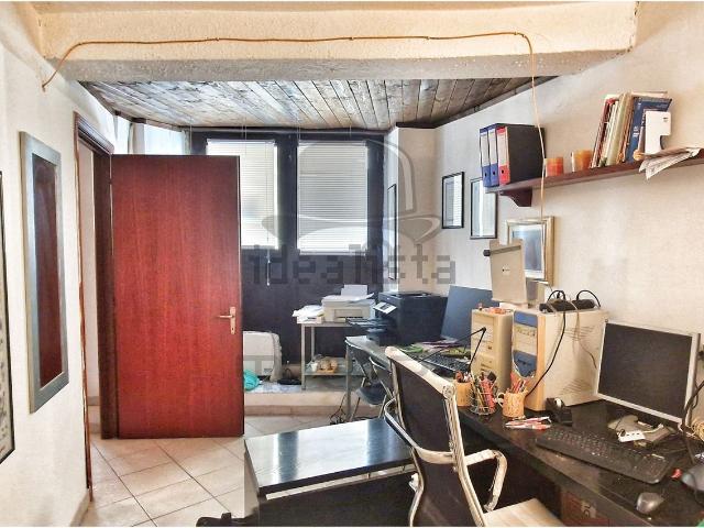 Locale in vendita di 35 m² in Piazza Erbe, 1