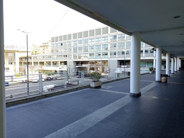 Locale in vendita di 35 m² in Piazza John Fitzgerald Kennedy, 2