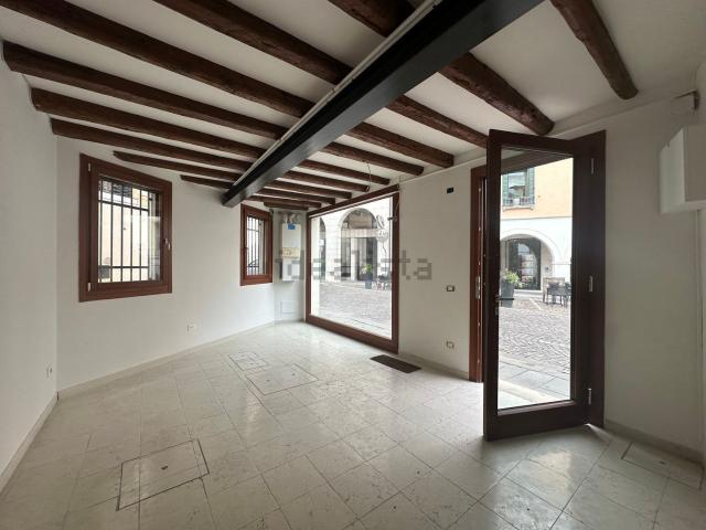 Locale in vendita di 35 m² in Piazza Silvio Trentin