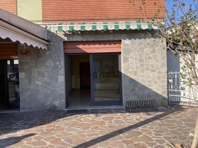 Locale in vendita di 35 m² in Strada Barchetta