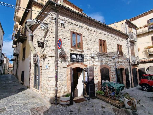 Locale in vendita di 35 m² in Via Achille Rosica, 9