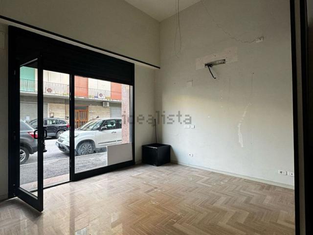 Locale in vendita di 35 m² in Via Agostino de Pretis