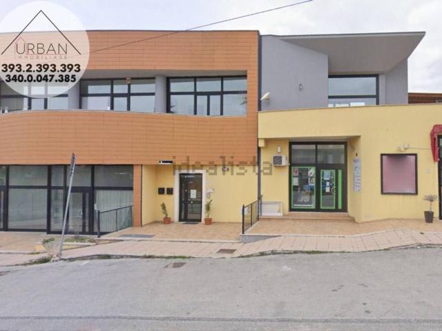Locale in vendita di 35 m² in Via Alessandro Manzoni