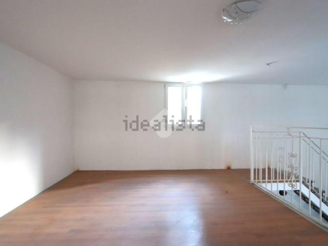 Locale in vendita di 35 m² in Via Alessandro III, 60
