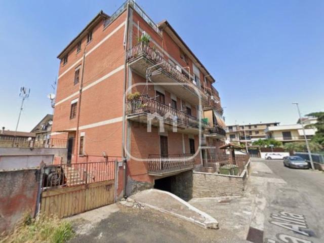 Locale in vendita di 35 m² in Via Alia, 119
