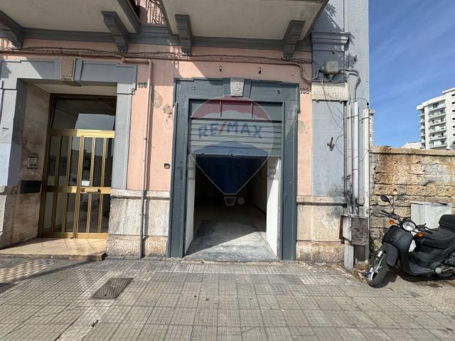 Locale in vendita di 35 m² in Via Brigata Regina, 136