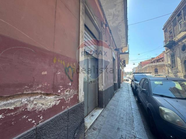 Locale in vendita di 35 m² in Via Cibele, 53