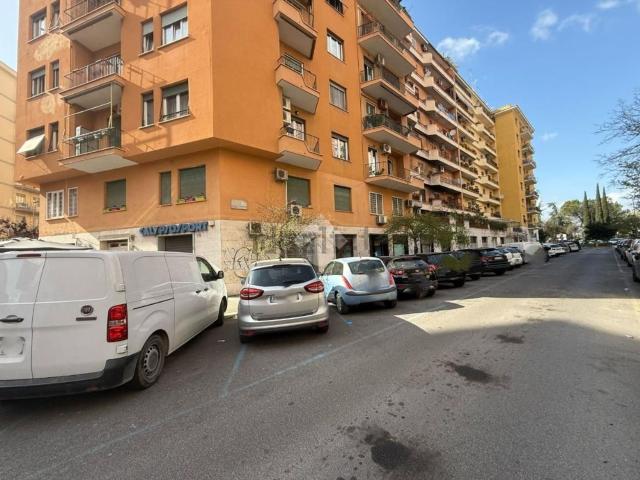 Locale in vendita di 35 m² in Via dei Galla e Sidama, 41