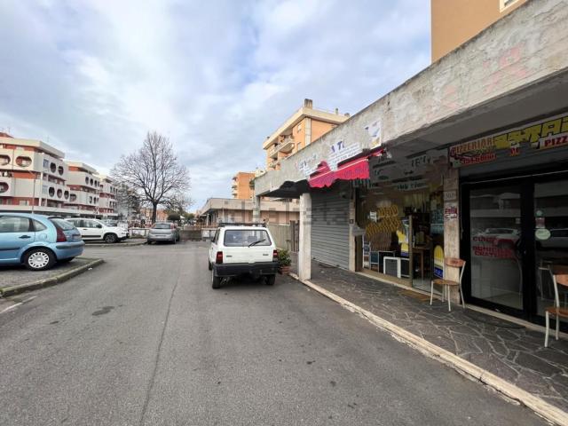 Locale in vendita di 35 m² in Via delle azzorre