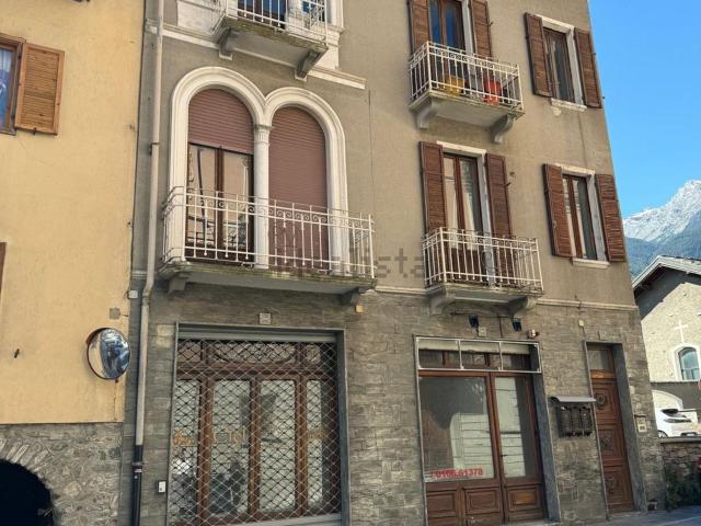 Locale in vendita di 35 m² in Via Emile Chanoux, 136