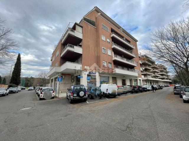 Locale in vendita di 35 m² in Via Emilio Cecchi, 11