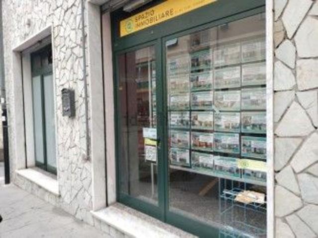 Locale in vendita di 35 m² in Via Gaspare Murtola, 16