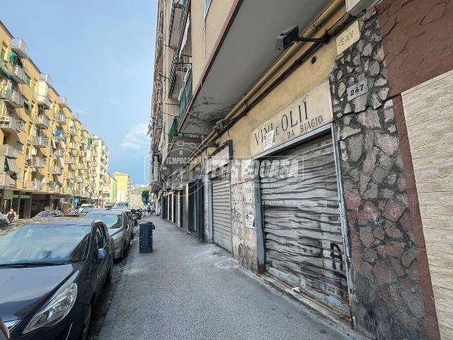 Locale in vendita di 35 m² in Via Giacomo Leopardi