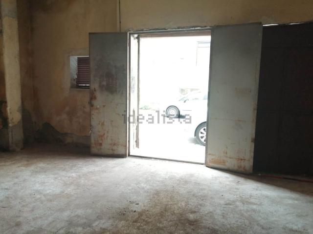 Locale in vendita di 35 m² in Via IV Fanteria, 14
