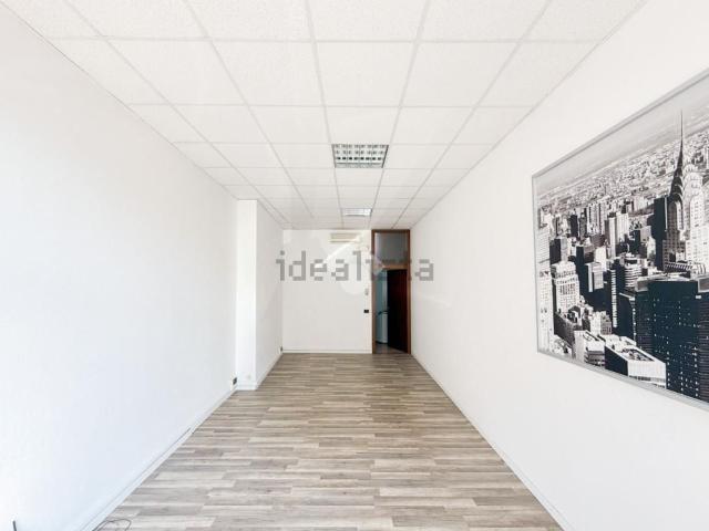 Locale in vendita di 35 m² in Via Luigi Cadorna, 9