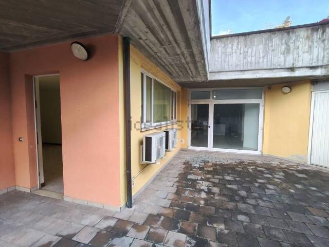 Locale in vendita di 35 m² in Via mons. Antonio Micozzi, 1
