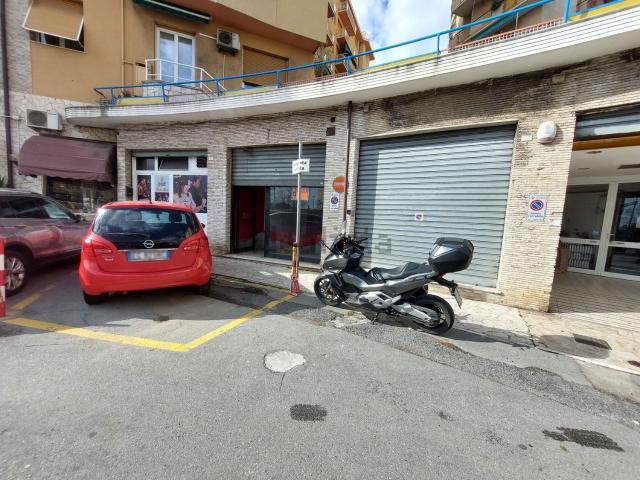 Locale in vendita di 35 m² in Via Multedo di Pegli, 99