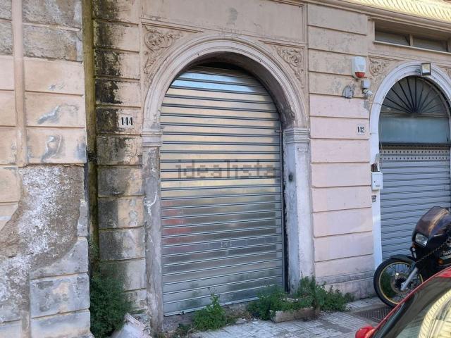 Locale in vendita di 35 m² in Via Placida, 144