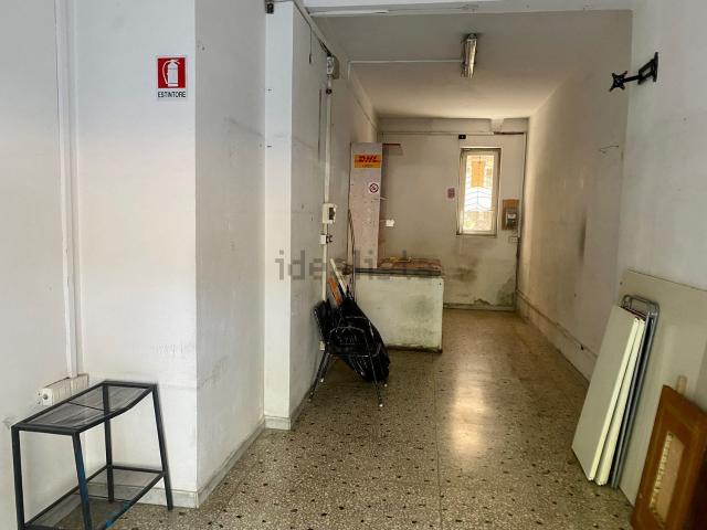 Locale in vendita di 35 m² in Via Rovigno d&apos Istria, 6
