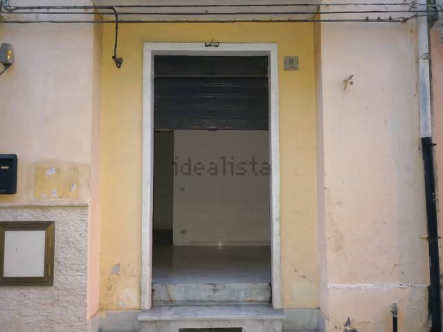 Locale in vendita di 35 m² in Via Silvio Pellico