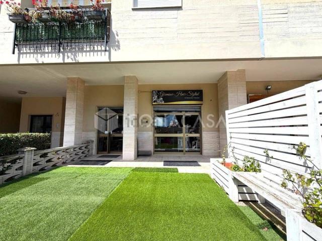 Locale in vendita di 35 m² in Viale Caravella, 13
