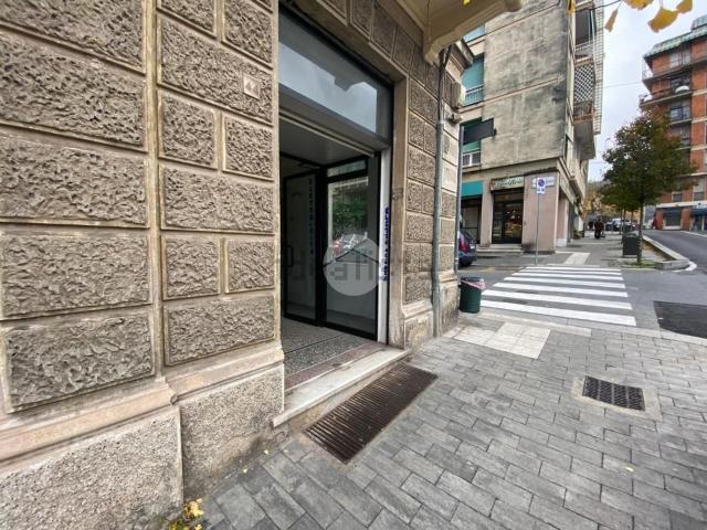 Locale in vendita di 35 m² in Viale Carlo Canepa