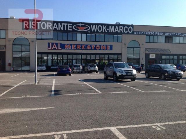Locale in vendita di 3600 m² in Strada Statale 16 Adriatica