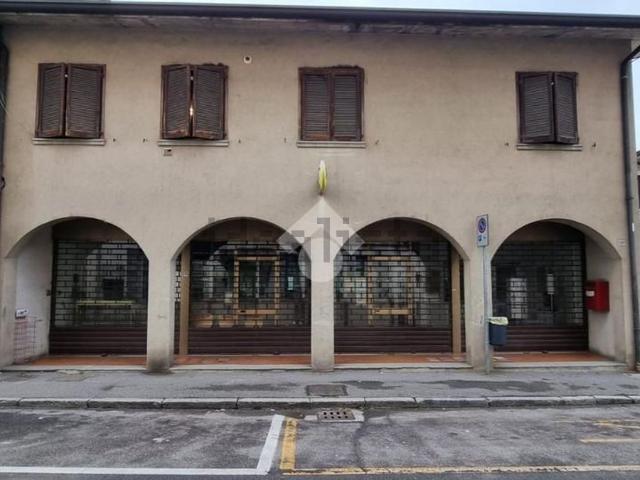 Locale in vendita di 360 m² in Via Giuseppe Garibaldi, 19