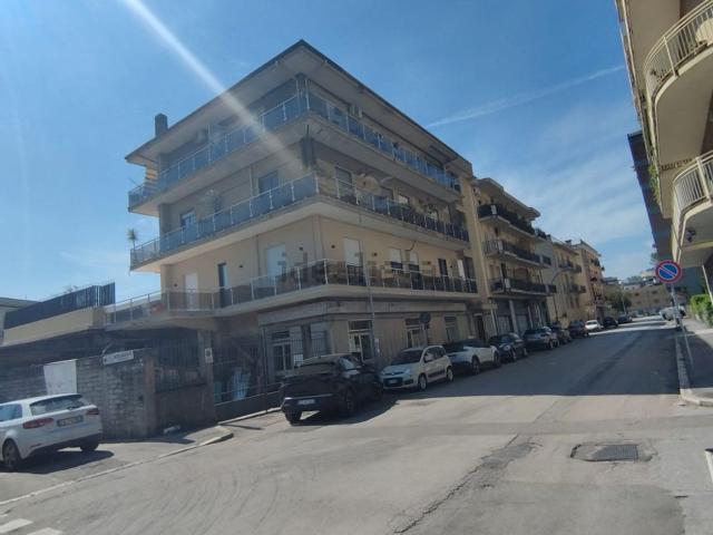 Locale in vendita di 360 m² in Via Guglielmo Marconi, 68