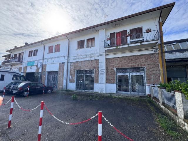 Locale in vendita di 360 m² in Via del Mare, 46
