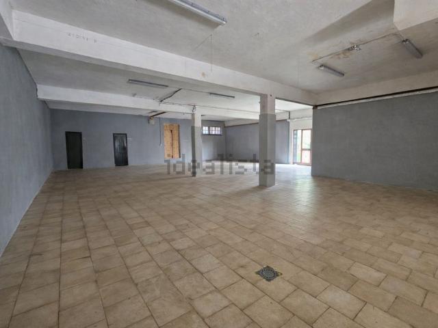Locale in vendita di 360 m² in Via Fratelli Cairoli, 48