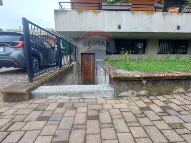 Locale in vendita di 360 m² in Via Fratelli de Grandi, 21