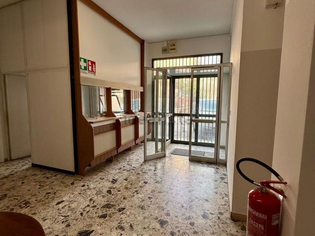 Locale in vendita di 360 m² in Via Luciano Zamperini, 11