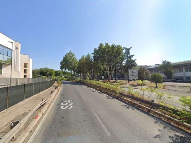 Locale in vendita di 360 m² in Via Salaria
