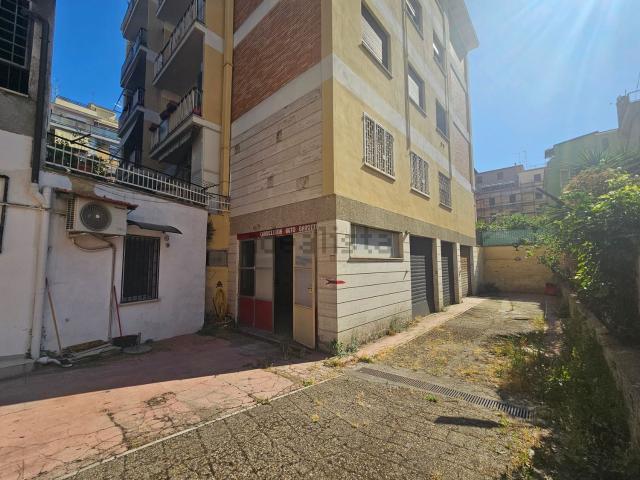 Locale in vendita di 360 m² in Via Pio IX