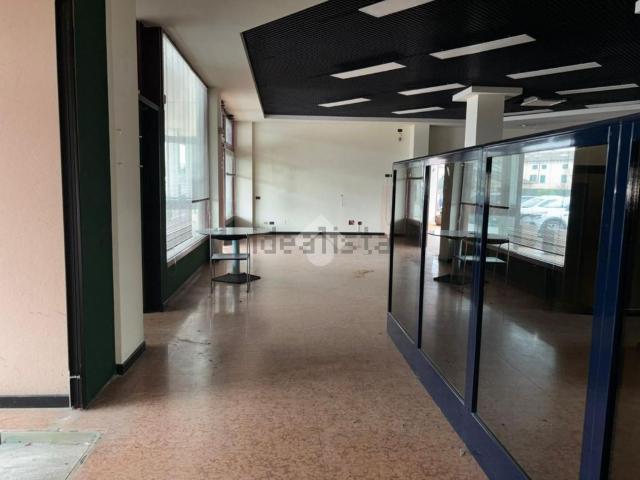 Locale in vendita di 360 m² in Via Quadrato, 92