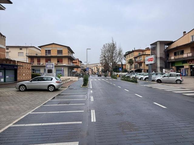 Locale in vendita di 360 m² in Via Roma