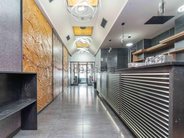 Locale in vendita di 361 m² in Via Nicola Antonio Porpora, 161