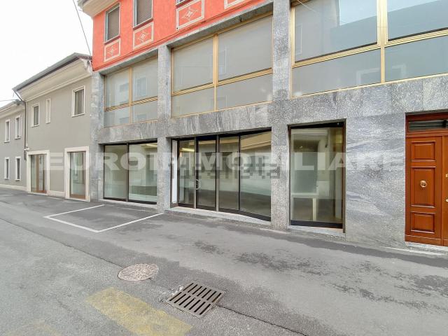 Locale in vendita di 364 m² in Via Francesco Ziliani, 3