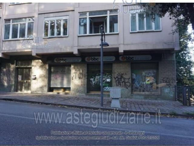 Locale in vendita di 365 m² in Via Giuseppe Mazzini, 91