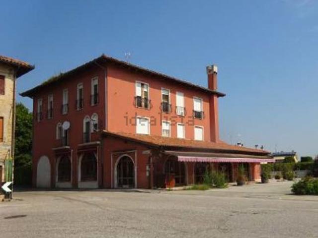 Locale in vendita di 365 m² in Via N. Bettoni, 2