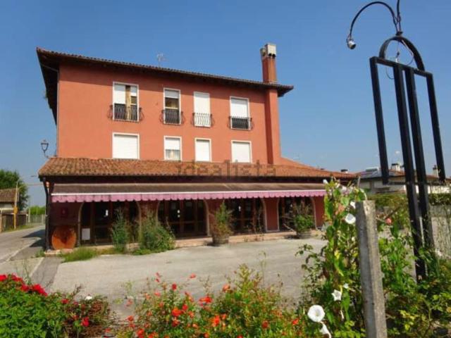 Locale in vendita di 365 m² in Via N. Bettoni, 2