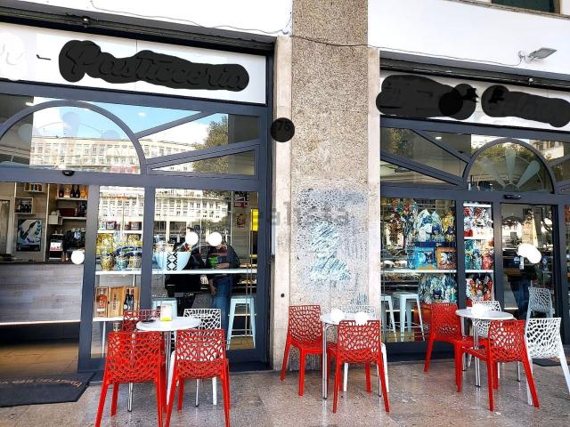 Locale in vendita di 365 m² in Viale dei Salesiani, 8