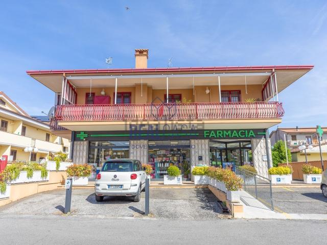 Locale in vendita di 366 m² in Via Castello d&apos Ariano, 69