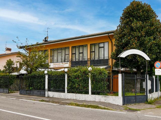 Locale in vendita di 366 m² in Via Papa Giovanni XXIII, 44