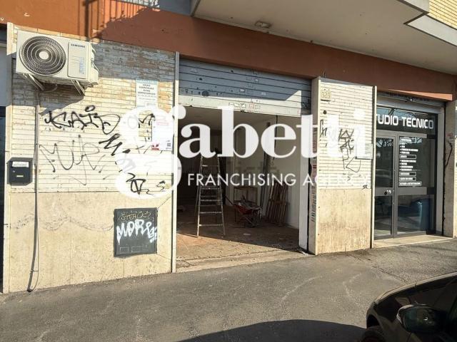 Locale in vendita di 36 m² in Via Teano