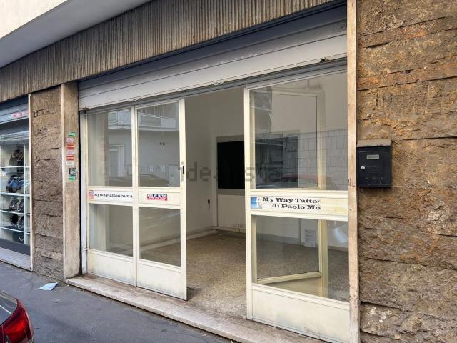 Locale in vendita di 36 m² in Via Val Cristallina