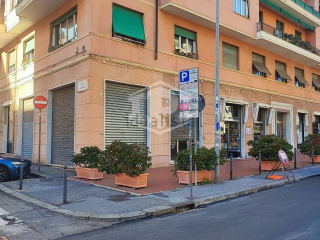 Locale in vendita di 36 m² in Via Cesare Battisti