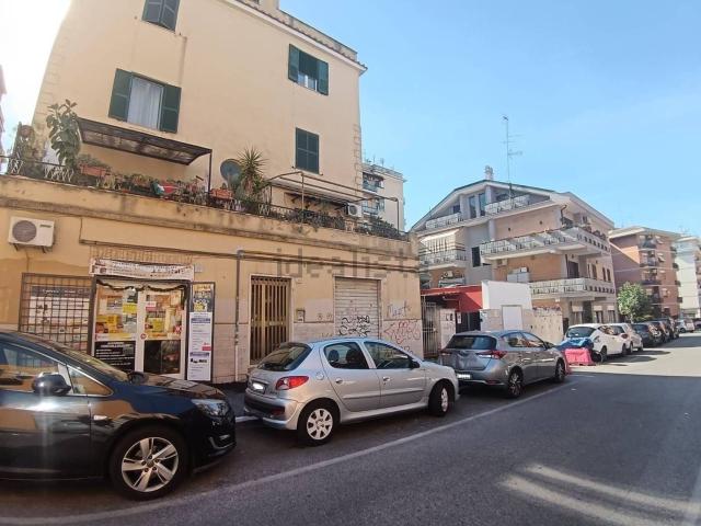 Locale in vendita di 36 m² in Via degli Olivi, 34