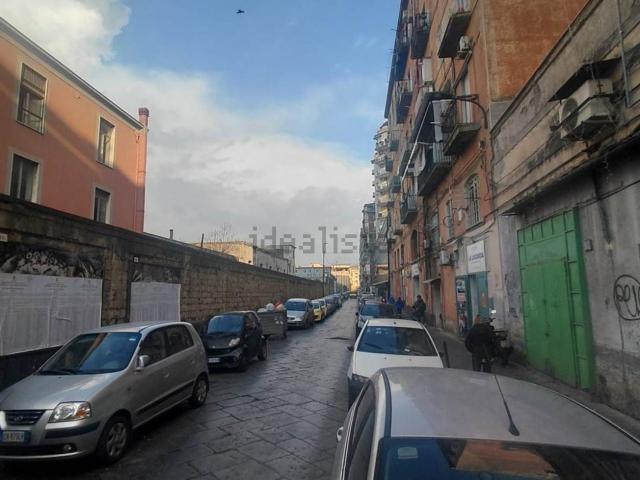 Locale in vendita di 36 m² in Via Enrico Cosenz, 7